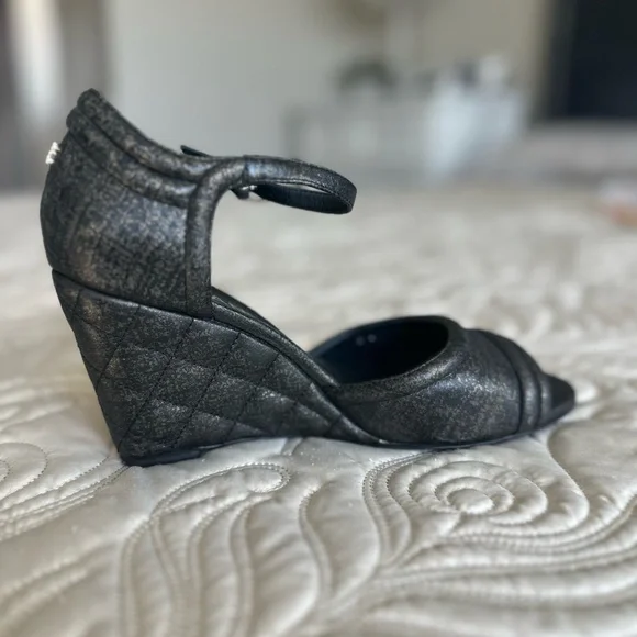 CHANEL Black w/ Dark Bronze wedge sandals EU39.5 - Picture 7 of 9